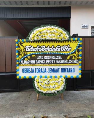 Papan Bunga Duka di Kisar Utara
